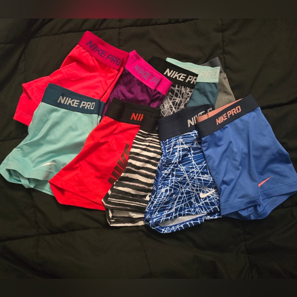 NikePro Womens Short Lot